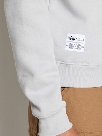 ALPHA INDUSTRIES Sweatshirt in Grau