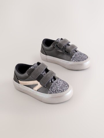 Sneaker di Next in grigio