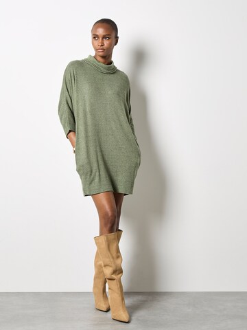 Robes en maille Apricot en vert