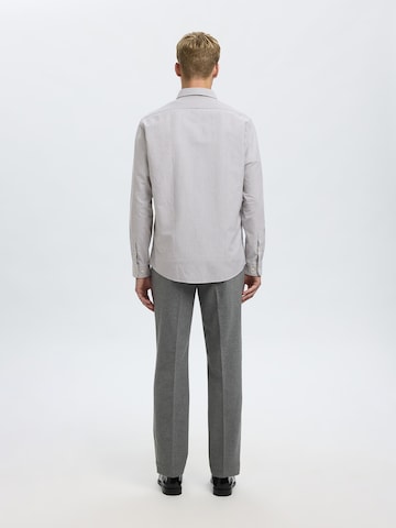 Coupe regular Chemise 'SLHRICK' SELECTED en gris