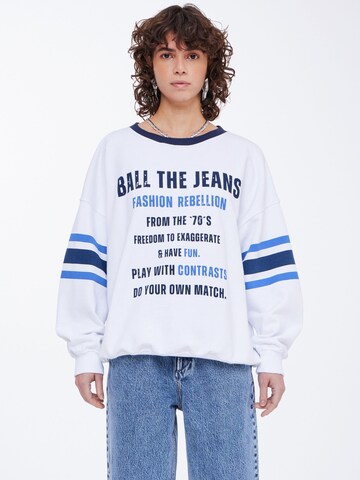 Sweat-shirt Ball en blanc : devant