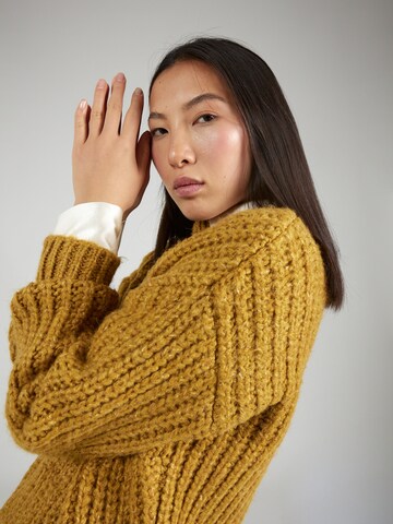 MUSTANG Sweater 'CARLA' in Yellow