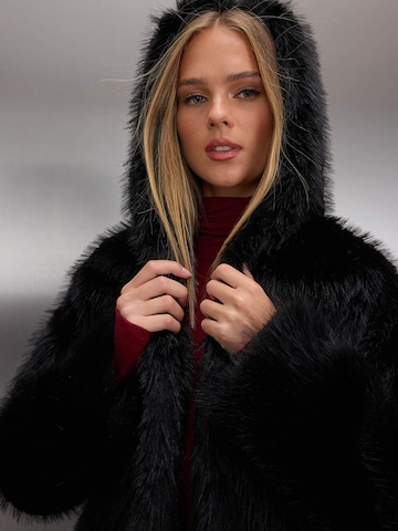 Trendyol Jacke in Schwarz
