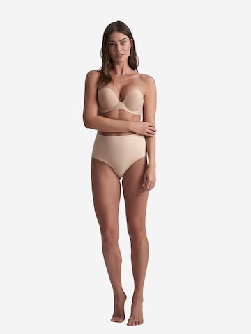 Slip scultant 'Low Back Mid Waist Thong' Bye Bra en beige