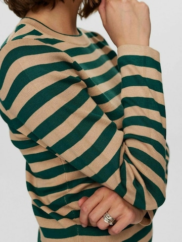 NÜMPH Svetr 'Stripy' – zelená