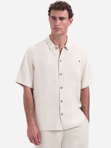 Coupe regular Chemise No Excess en beige : devant