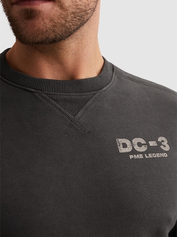 Felpa 'Sweatshirt with garment-dye wash and artwork' di PME Legend in grigio