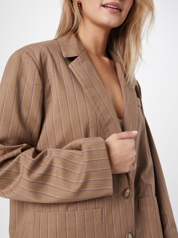 Nasty Gal - Blazer em cinzento