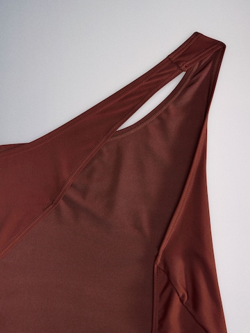 The Set T-shirt Badpak in Bruin