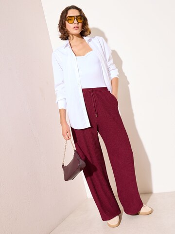 Friends Like These Široký strih Nohavice - Červená