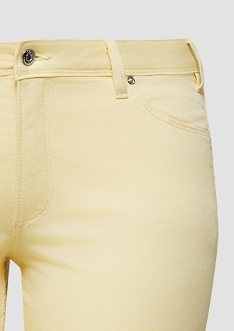 QS Slimfit Jeans 'Catie' in Gelb