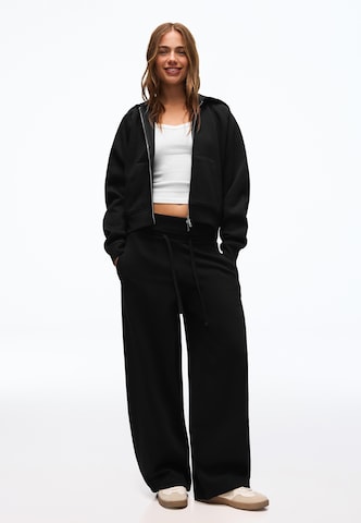 Bershka Collegetakki värissä musta