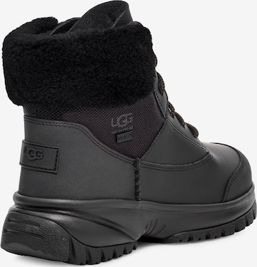 UGG Schnürstiefelette 'Yose' in Schwarz