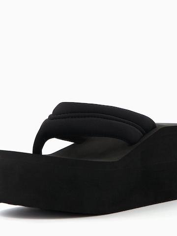 Tongs Bershka en noir