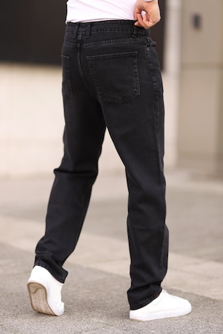 Trendyol Regular Jeans in Schwarz