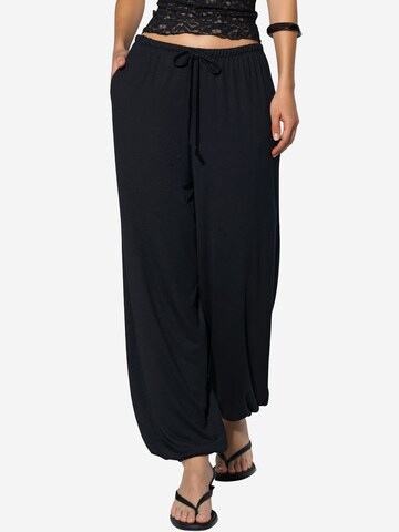 Pantaloni de la Busem pe negru: față