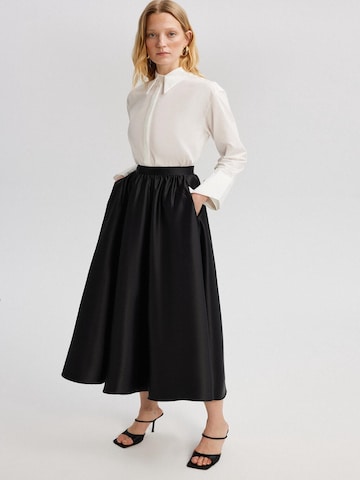Touche Prive Skirt in Black