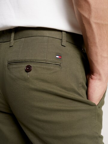 TOMMY HILFIGER Regular Chino 'DENTON ESSENTIAL' in Groen