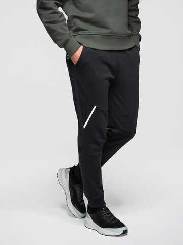 Ombre Tapered Pants in Black