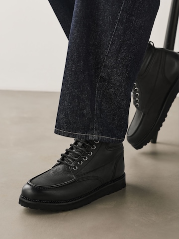 Boots stringati di Next in nero