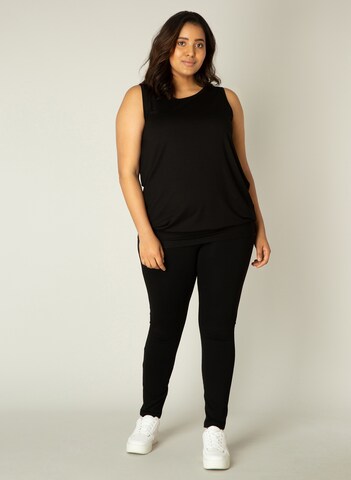 BASE LEVEL CURVY Top 'Yasmina' in Black: front