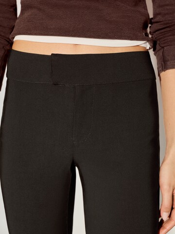 Pull&Bear Bootcut Byxa i brun