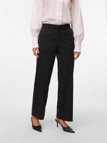 Regular Pantalon 'VMUnnaЄ' VERO MODA en noir