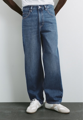 Baggy Jeans de la Pull&Bear pe albastru: față
