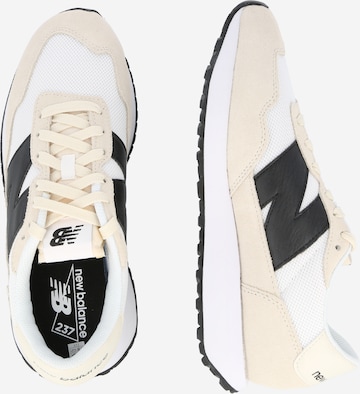 Sneaker bassa '237' di new balance in beige