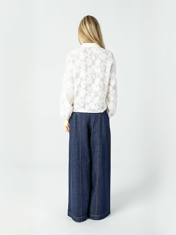 Coster Copenhagen Paita ' Flower ' värissä beige