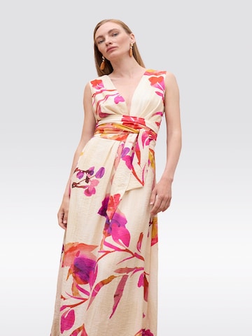 Lola Casademunt Kleid in Beige