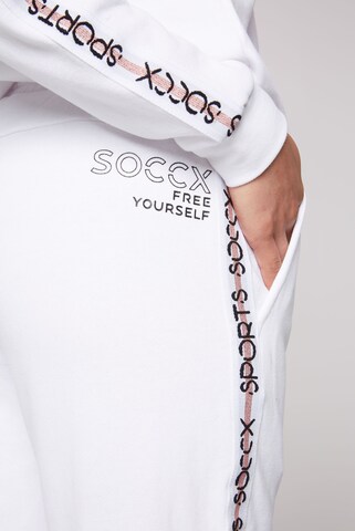 Soccx Regular Jogginghose mit Logo Tape an den Seiten in Weiß