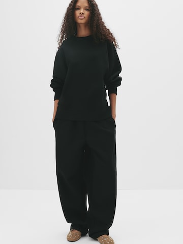 Felpa di Pull&Bear in nero: frontale