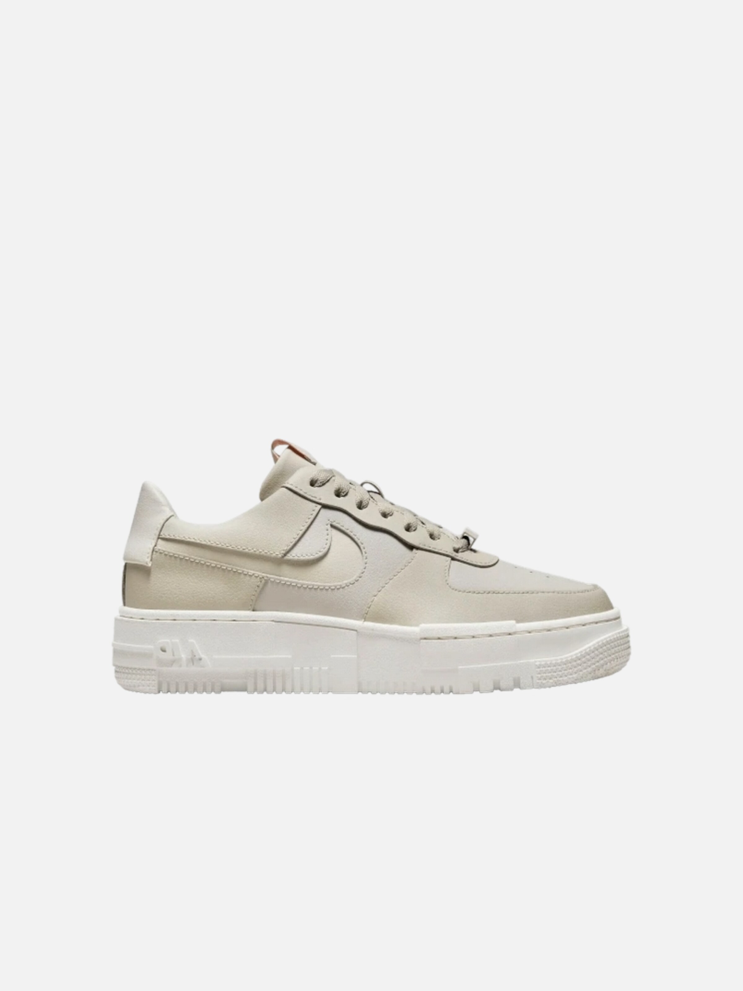 Baskets basses 'Air Force 1' NIKE en beige : devant