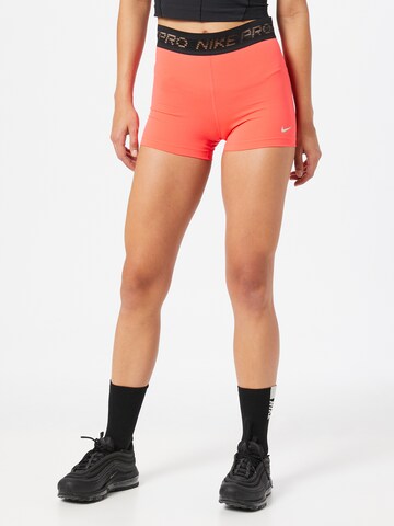 NIKE Skinny Sportshorts in Rot: Vorderseite