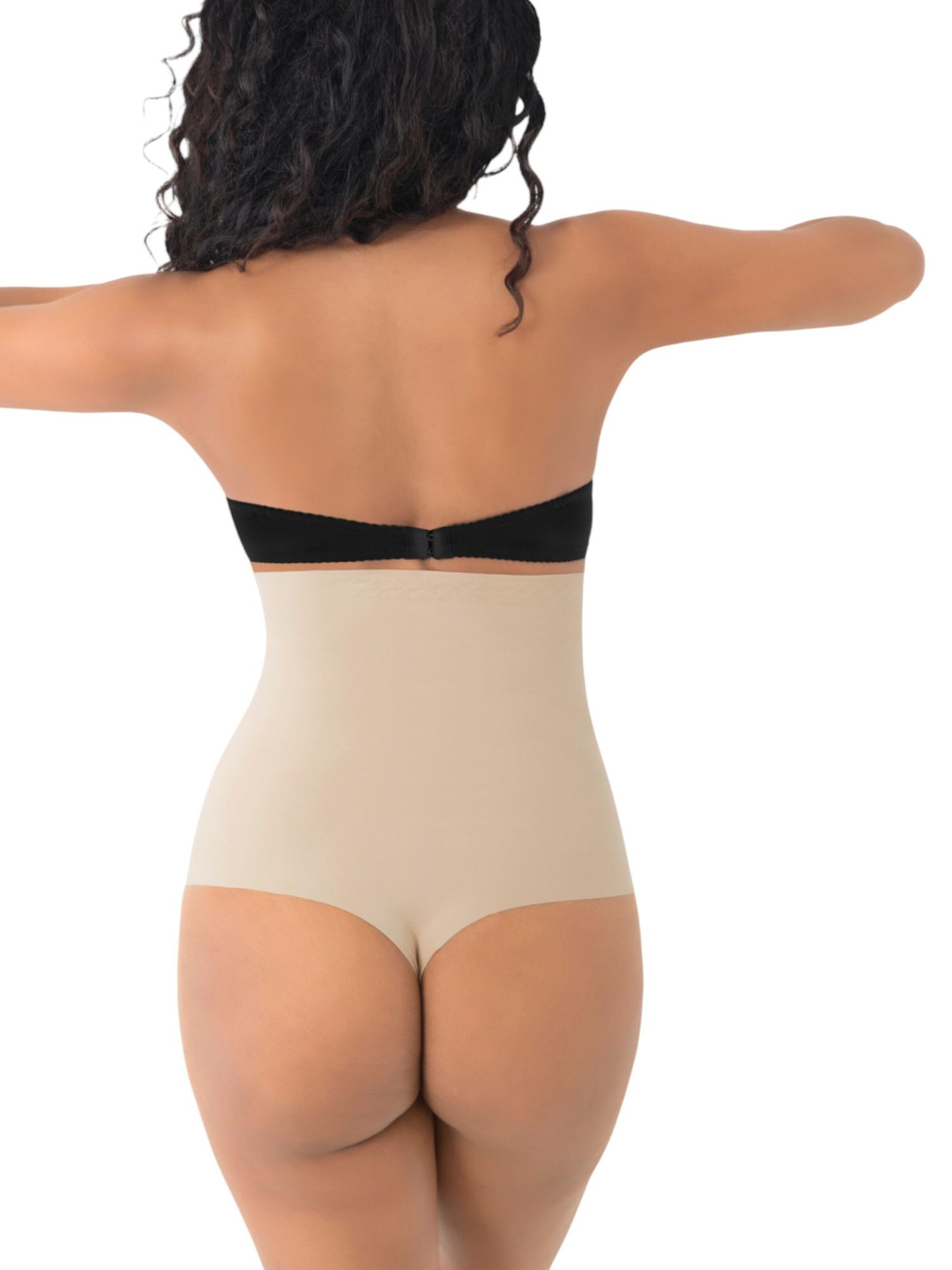 Slip scultant 'LaserInvisible' fashionshowcase en beige