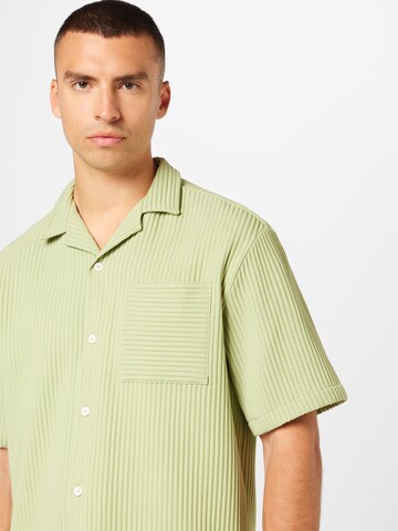 TOPMAN Классический крой Рубашка в Зеленый