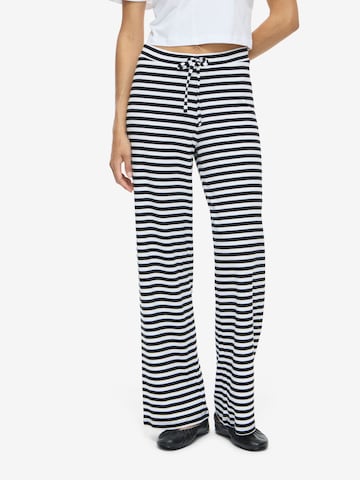 Regular Pantalon Noisy may en noir : devant