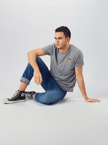 GANT Regular fit Μπλουζάκι σε γκρι