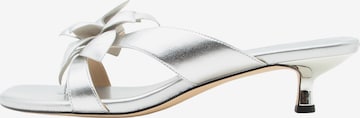 MICHAEL Michael Kors Šľapky 'JACIE KITTEN' - Strieborná: predná strana