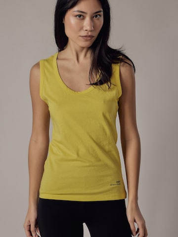 T-shirt 'Canotta Spalla Larga' OWN Off With Nature en jaune : devant