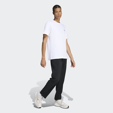 ADIDAS SPORTSWEAR Λειτουργικό μπλουζάκι σε λευκό
