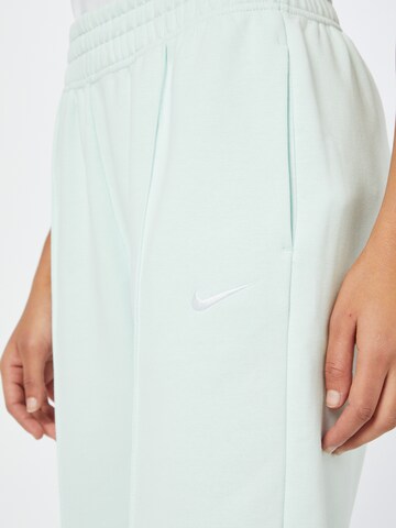 Loosefit Pantaloni di Nike Sportswear in verde