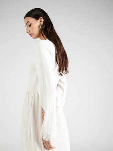 Robes en maille 'ANDREA' JDY en blanc