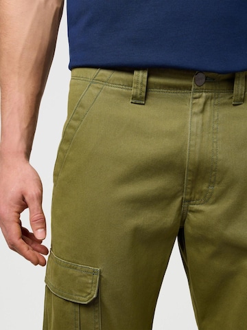 regular Pantaloni cargo '112373197' di WRANGLER in verde