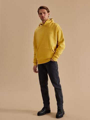 Sweat-shirt 'Sebastian Heavyweight' DAN FOX APPAREL en jaune