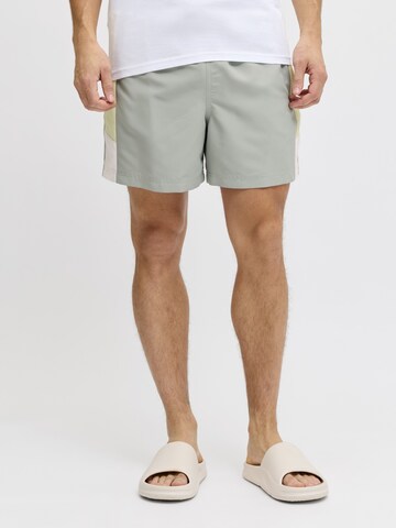 Shorts de bain 'JREBBENJAMIN' JJ Rebel en gris : devant