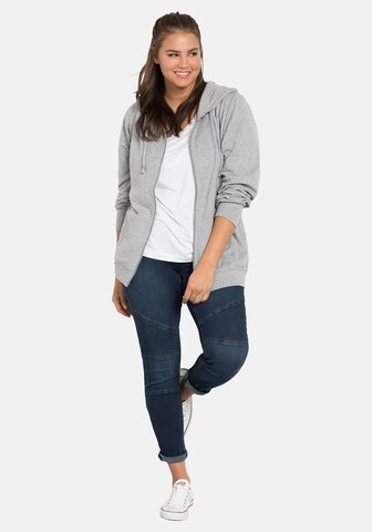 SHEEGO Slimfit Jeans i blå