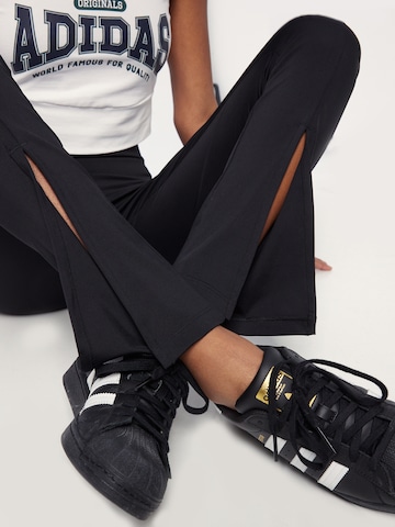 ADIDAS ORIGINALS Slimfit Leggings 'Adicolor Classics Open Hem' i svart