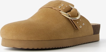 Bershka Clogs in Beige: front